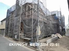 竹ノ塚駅　徒歩6分　構造：木造土地面積:100.24平米　建物面積:99.36平米　