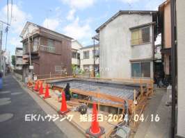 西新井駅　徒歩8分　構造：木造土地面積:61.55平米　建物面積:80.31平米　