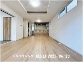 六町駅　徒歩19分　構造：木造土地面積:131.85平米　建物面積:107.23平米　