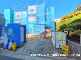 竹ノ塚駅　徒歩10分　構造：木造土地面積:111.30平米　建物面積:99.47平米　