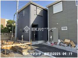 竹ノ塚駅　徒歩18分　構造：木造土地面積:91.63平米　建物面積:95.37平米　