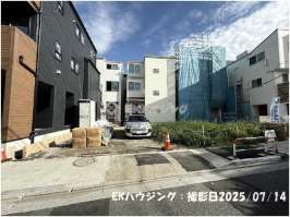 西新井駅　徒歩14分　構造：木造土地面積:73.77平米　建物面積:97.40平米　