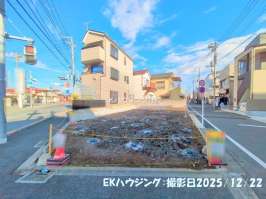 青井駅　徒歩10分　構造：木造土地面積:67.41平米　建物面積:115.40平米　